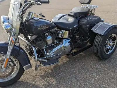 Harley Davidson soft tail with custom trike conversion all removable with 4 bolts. Stage 1 added, ne...