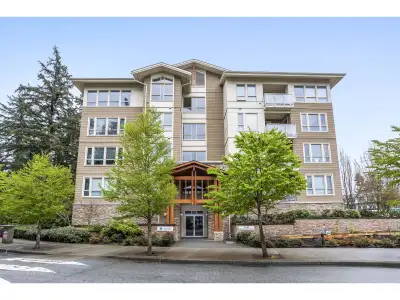 Welcome to SUNSTONE VILLAGE, North Delta's BEST Master-Planned Community. Walkable Neighbourhood wit...