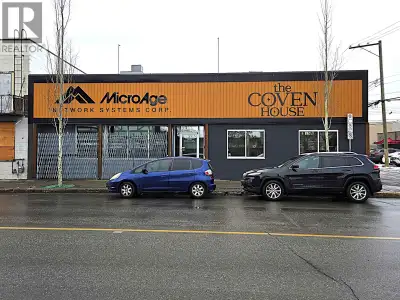 Approximately 1400 square feet of ground floor office/retail space in a well maintained building ava...