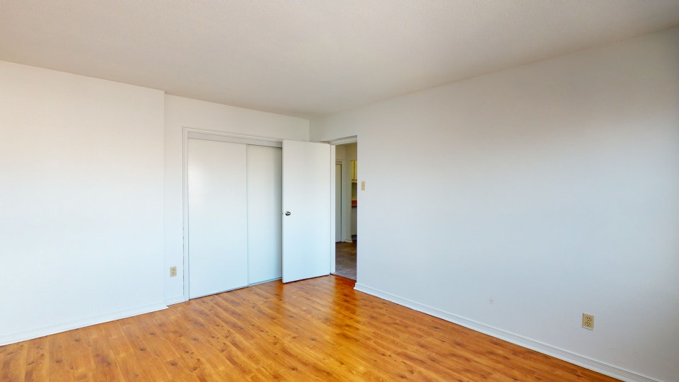October, 2 Bedroom w/Large Balcony in Centretown 5