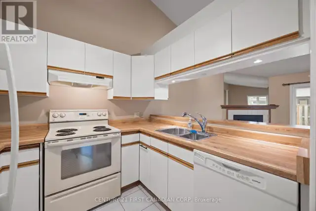 12 - 90 ONTARIO STREET S Lambton Shores (Grand Bend), Ontario in Condos for Sale in Grand Bend - Image 18