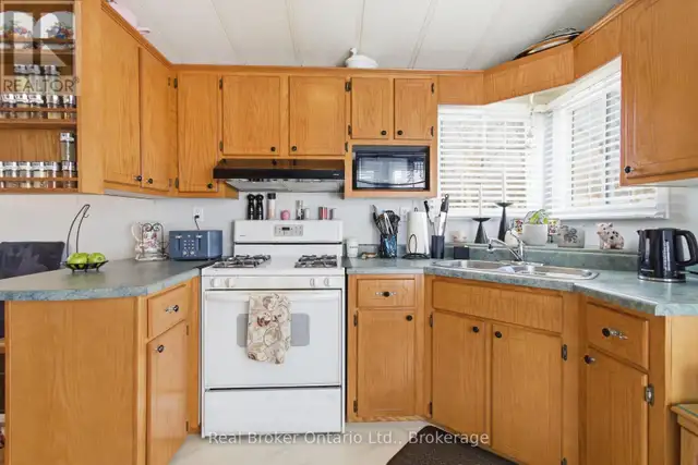 428 PINE PASS Centre Wellington, Ontario in Houses for Sale in Oakville / Halton Region - Image 20
