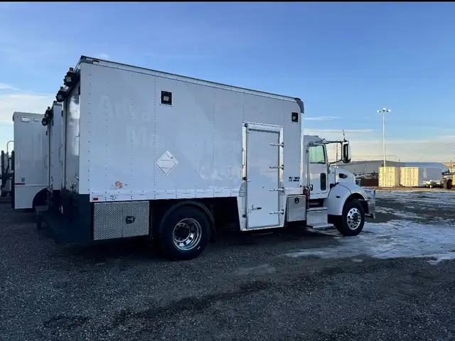 2018 PETERBILT 337 in Heavy Trucks in Calgary - Image 9
