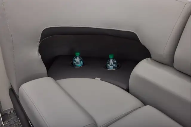 2026 Sun Tracker Party Barge 22 XP3 TRITOON pontoon boat in Powerboats & Motorboats in Vernon - Image 12