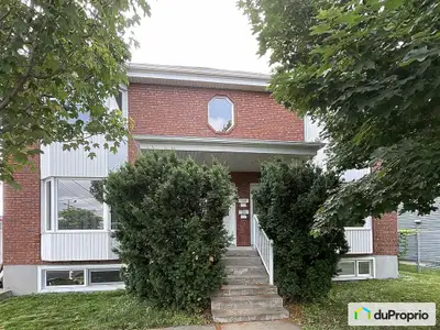 Rare sur le marché ! Superbe 5 PLEX tout brique construction récente 2006. Idéalement située, la bât...