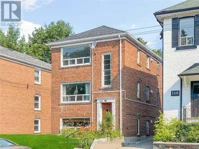 Bright One Bedroom In The Beaches In Quiet Low-Rise Apartment Building. Hardwood Floors And Windows...