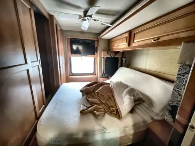 2014 Winnebago Adventurer 38Q in RVs & Motorhomes in Kamloops - Image 33