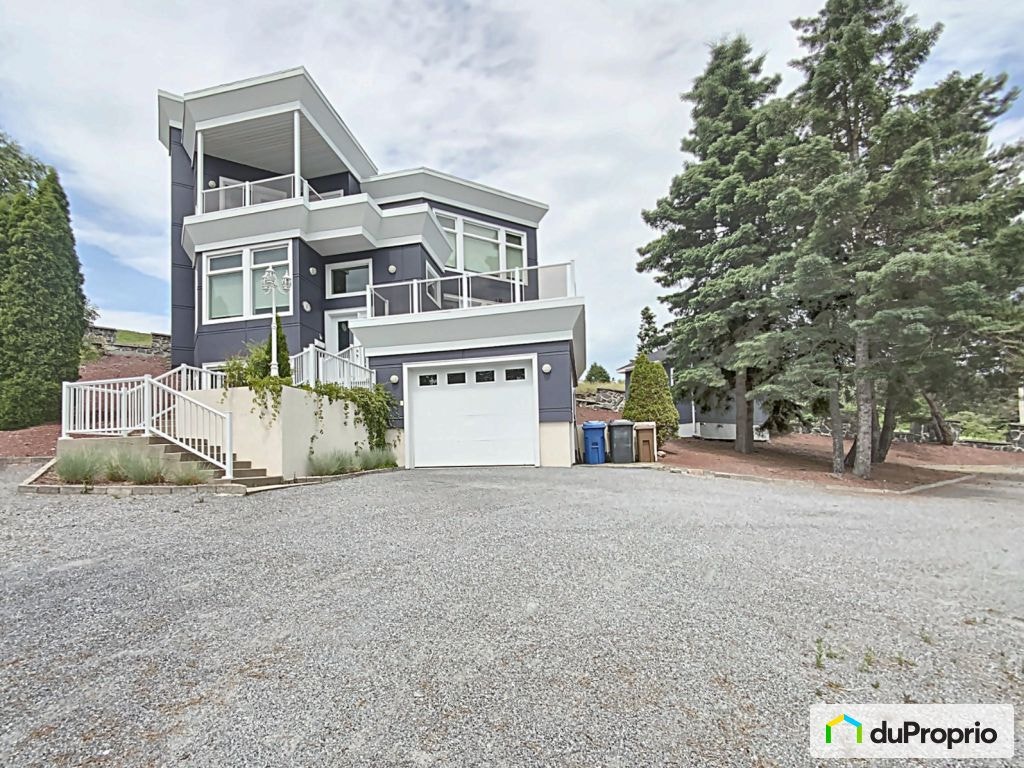 $528,710 - Split Level for sale in Riviere-Du-Loup — photo 1