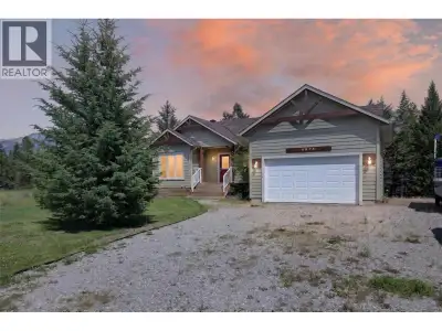 **LAKE ACCESS DREAM HOME AT THIS PRICE!** You will want to head out to the Columbia Valley to take a...