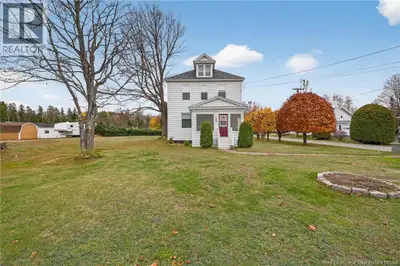 Built in the early 1900s and lovingly passed down through three generations, this cherished Bathurst...