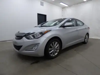 Découvrez votre prochain coup de cœur argenté ! Cette Hyundai Elantra 2016 n'est pas qu'une voiture;...