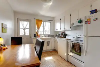 À la hauteur de St-Joseph, immeuble à 6 logements Près des transports en commun et de tous les servi...