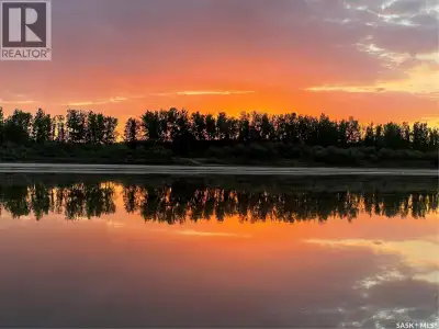 Located on the banks of the Saskatchewan River by the Borden Bridge, this camp ground sits on 42 acr...