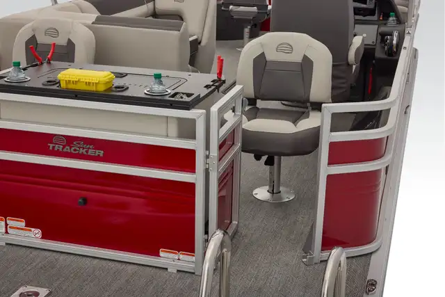 2026 Sun Tracker Fishin' Barge 22 XP3 TRITOON-pontoon boat in Powerboats & Motorboats in Vernon - Image 38