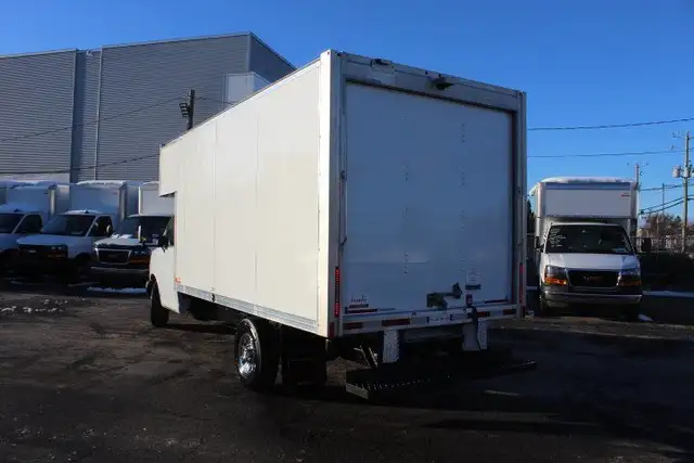 2024 Chevrolet Express 3500 CUBE 14 PIEDS + DECK 6.6 L / 39.000  in Cars & Trucks in Laval / North Shore - Image 19