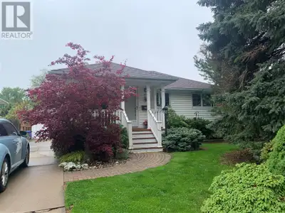 Nestled in Sarnia’s sought-after Coronation Park neighbourhood, this beautifully cared for 3+1 bedro...