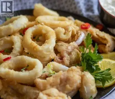 HIGH INCOME 50 SEAT MEDITERRANEAN RESTAURANT IN NORTH BURNABY GROSSING OVER $1 MILLION/YEAR WITH CAS...