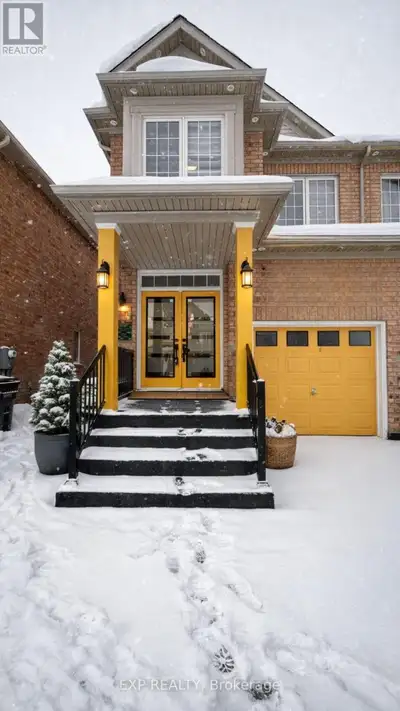 Amazing Semi-Detached House Available In One Of The Most Demanding Area Of Credit Valley. This fully...