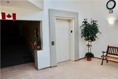 B14//Brandon/This spacious southwest view condominium, in Brandon's highly desirable Village Green 5...