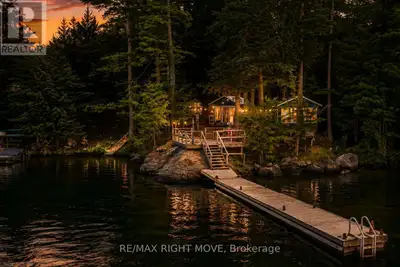 Recreational living, enjoy approximately 130 ft. of shoreline on the Severn River, close to Sparrow...