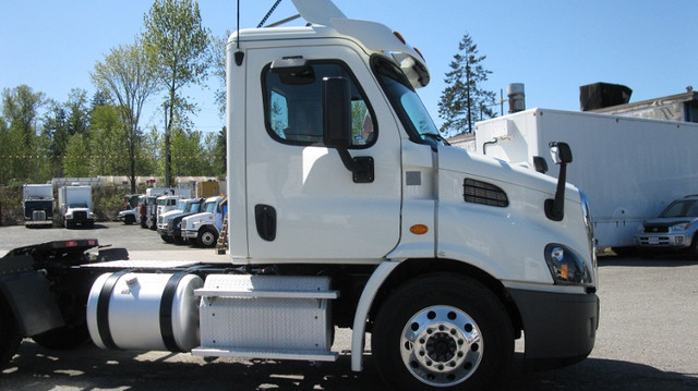 2017 Freightliner Cascadia S/A Day Cab in Heavy Trucks in Burnaby/New Westminster - Image 4