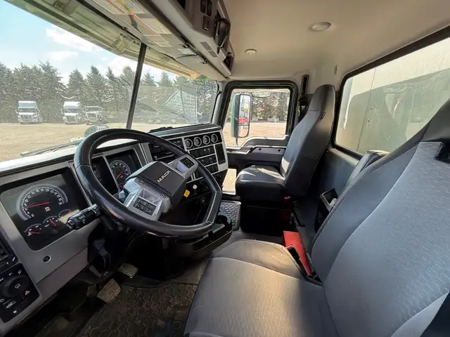 2020 MACK ANTHEM TANDEM WITH 30;FT ROLL BACK CURTAIN BODY in Heavy Trucks in Kitchener / Waterloo - Image 9