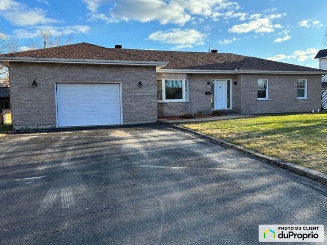 $495,000 - Bungalow for sale in Louiseville — photo 1