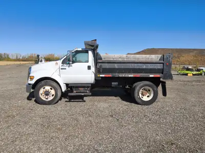 2004 FORD F750 S/A DUMPTRUCK *** ONLY 64,000 MILES *** CAT C7 ACERT DIESEL ENGINE 6SPD MANUAL TRANSM...