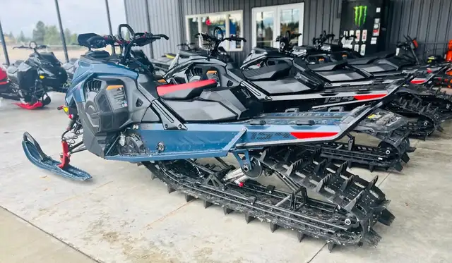 2025 SKI DOO SUMMIT X EXPERT 850 E TEC R 154 3.0 SHOT (FINANCING in Snowmobiles in Kelowna - Image 6