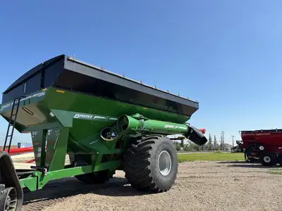 1300bu Brent Grain Cart PTO drive, Libra scale, Tarp. Great condition. 2016 Brent 1386 .