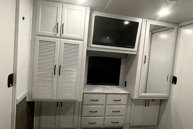 2024 Holiday Rambler Vacationer 35K - Gas Class A Motorhome. in RVs & Motorhomes in Red Deer - Image 37