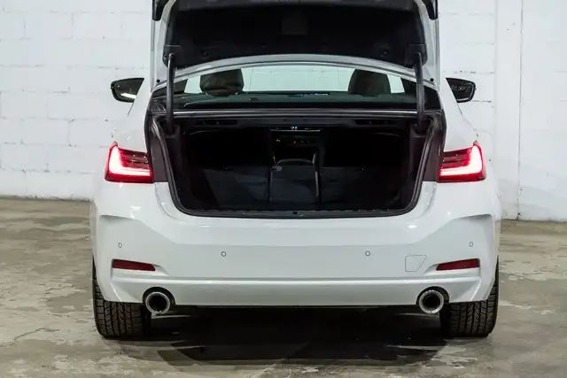 2023 BMW 3 Series 330i xDrive | Groupe Premium | Volant in Cars & Trucks in City of Montréal - Image 9