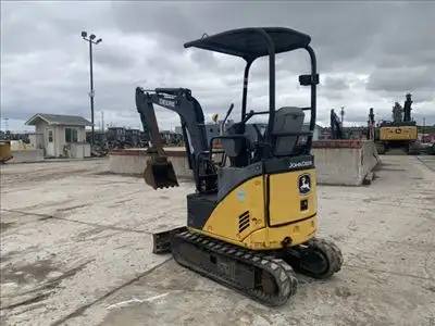 2011 John Deere 17D in Heavy Equipment in Mississauga / Peel Region - Image 5