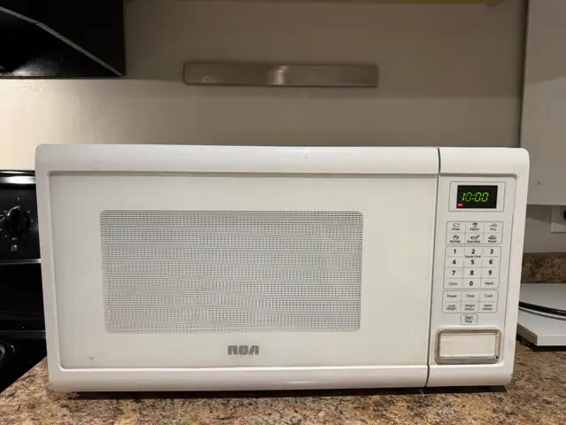 Countertop Microwave white in Microwaves & Cookers in City of Toronto - Image 3