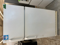 9109-Réfrigérateur  GE blanc congélateur en haut top freezer whi