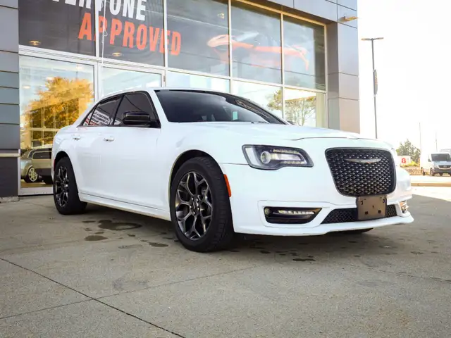 2017 Chrysler 300604579847378063361