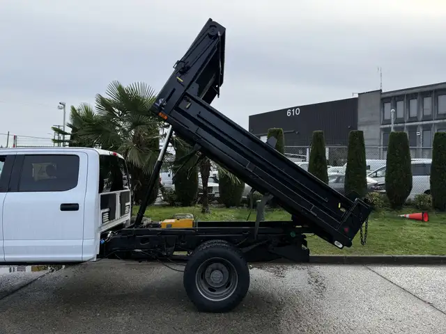 2017 Ford F-450 Super Duty XL 4x4 Crew Cab 9 Foot Dump Truck in Heavy Trucks in Regina - Image 17