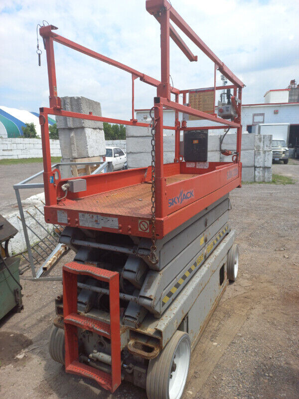 Skyjack Scissor Lift Rental, JLG Bobcat, Flatbed, Dump Trailers Heavy