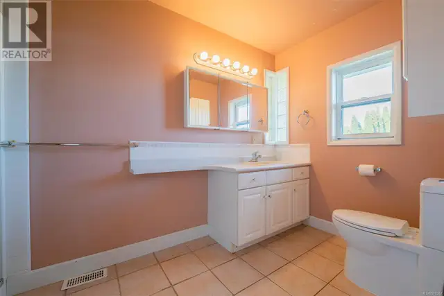 441 Memorial Ave Qualicum Beach, British Columbia in Houses for Sale in Parksville / Qualicum Beach - Image 41