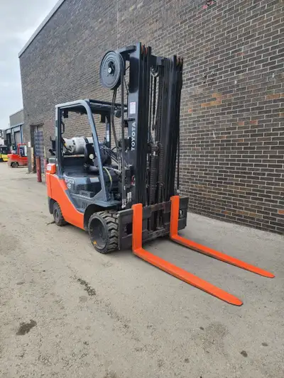 Keywords: used forklift, forklift, propane forklift, 3-stage mast, 8,000 lbs capacity, side shift, w...
