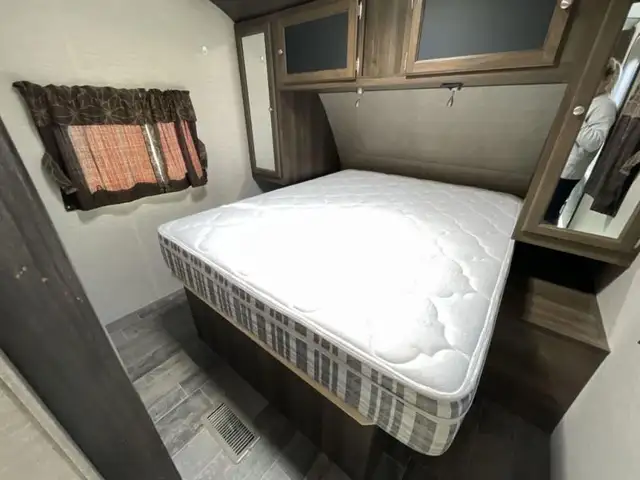 2017 Keystone RV Premier Ultra Lite 26RBPR in Travel Trailers & Campers in Kamloops - Image 10