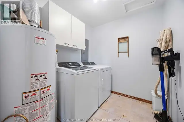 3932 St Clair PARKWAY Port Lambton, Ontario in Houses for Sale in Chatham-Kent - Image 19