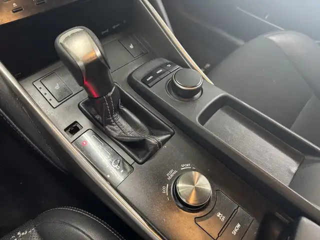 2017 Lexus IS 300 4dr Sdn AWD in Cars & Trucks in Longueuil / South Shore - Image 26