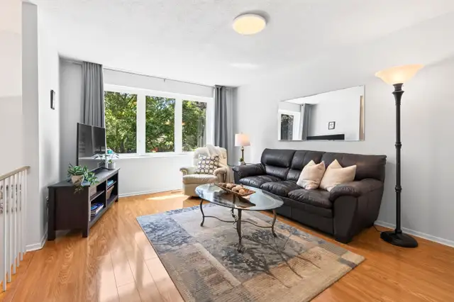 FOR SALE: 74 CHERRY HILL DR. KITCHENER