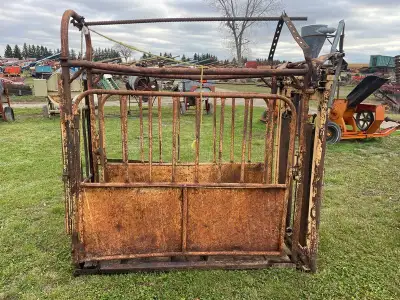 Welcome to Stoneage Equipment Selling this Cattle Chute With Head Gate.