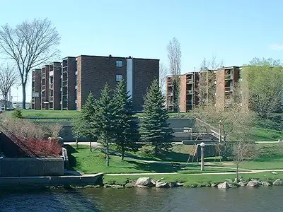 3 PIÈCES À L'ÉTAGE / ASCENSEUR / AOÛT