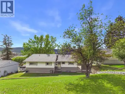 Well-maintained home in a desirable neighbourhood offering excellent flexibility with a 3-bedroom ma...