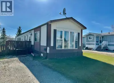 First Home Buyer Alert! Check out this immaculate 3-bedroom mobile in Southridge Mobile Home Park. W...