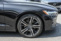 ... Engine: Moteur à 4 cylindres 2.0L/120CI Safety Equipment Système antipatinage à toutes les vites... (image 9)