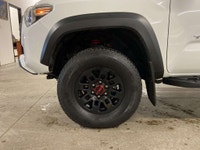 2018 Toyota Tacoma TRD Off-Road Double Cab 4x4 3.5L V6 & TRD Performance Unmatched legendary reliabi... (image 8)